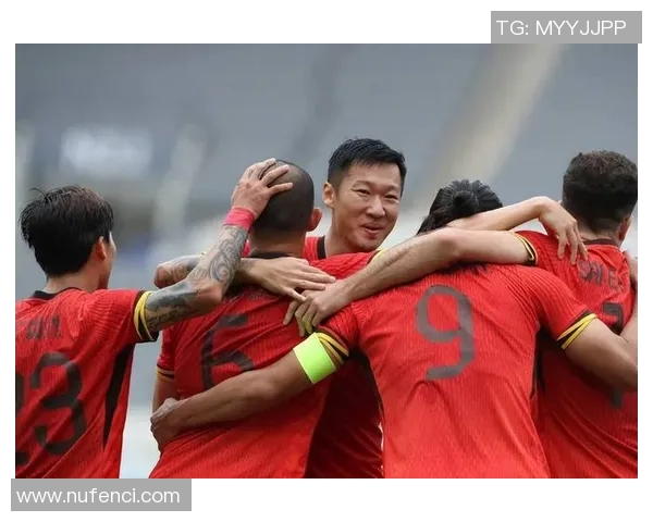 国足主帅亲自赴基层选拔新人 引发现场热烈围观掀起关注潮